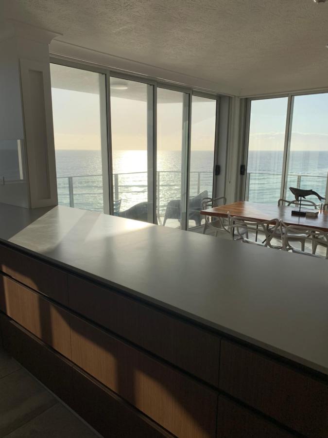 Pacific Regis Beachfront Holiday Apartments Gold Coast Exterior foto